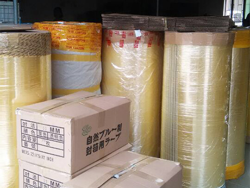 透明膠(jiāo)帶生産(chan)車間